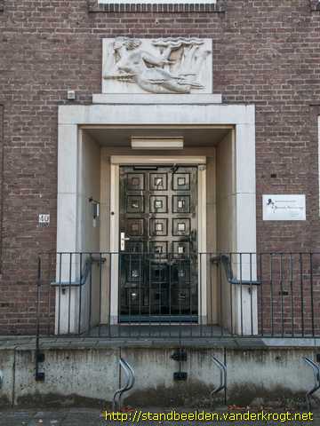 Kampen -  Vrouw tussen geluidsgolven