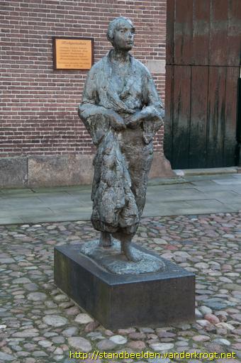 Oldenzaal - Lopende vrouw