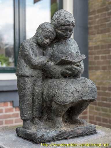 Den Ham -  Voorlezende Vrouw