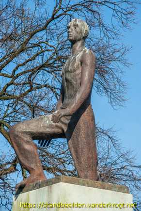 Zwolle - Knielende man