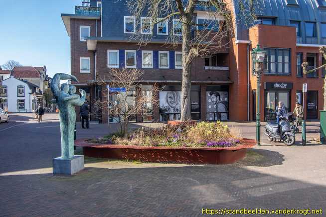 Baarn -  De Omhelzing