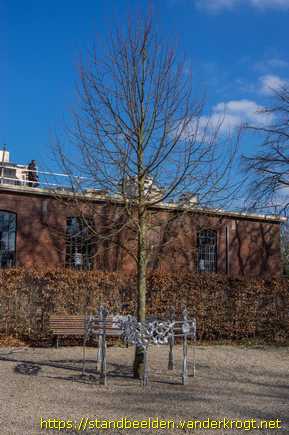 Baarn -  Koninklijk sierhek om koningslinde