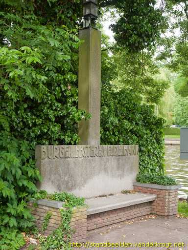 Loenen aan de Vecht -  Burg. van de Velde-bank