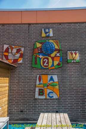 Mijdrecht - Gevelkeramiek Schoolvakken