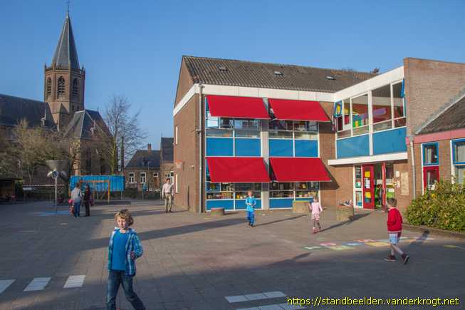 Houten -  Gedenksteen H. Familieschool