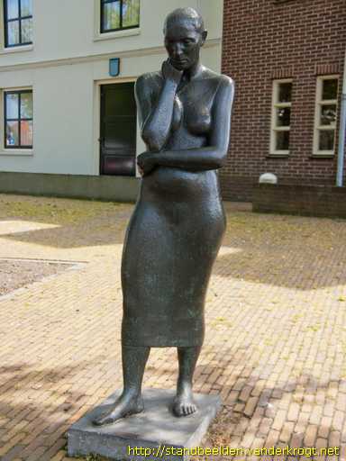 Nieuwegein -  Peinzende Vrouw