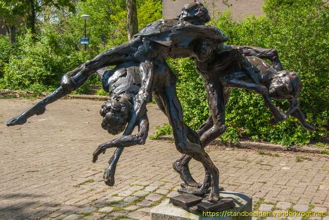 Nieuwegein -  Stoeiende kinderen