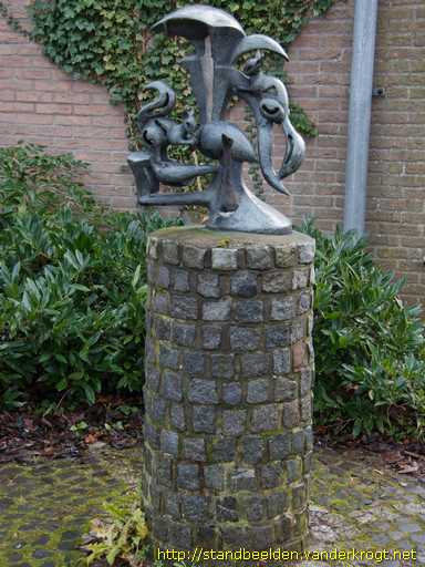Oudewater -  Twee eekhoorns in boom