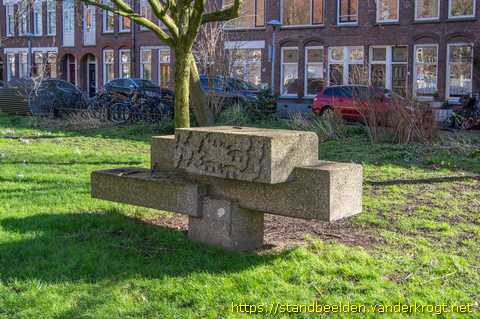 Utrecht -  Zitplastiek 'Cor Bruijn'