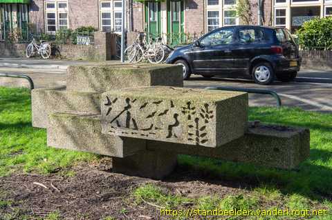 Utrecht -  Zitplastiek 'Cor Bruijn'