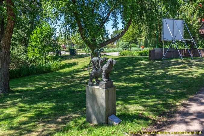 Veenendaal -  Hond, Aap & Engel