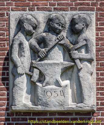 Woerden - Jongens bij een aambeeld