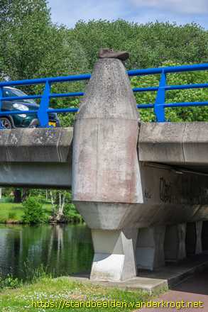 Woerden -  Romeinse schoenen lopen de Limesbrug over