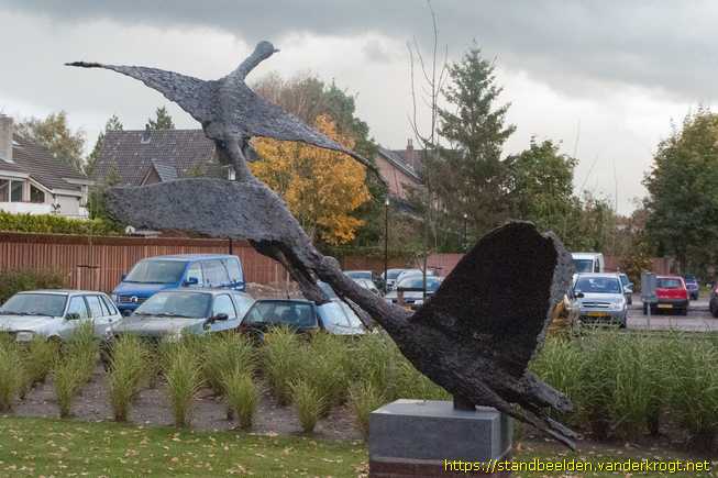 Woudenberg -  Wegvliegende zwanen