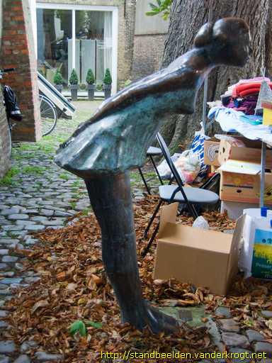 Middelburg -  Kussend meisje 'Sofie'