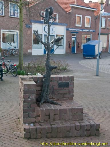 Oosterland -  Boom met kraaien