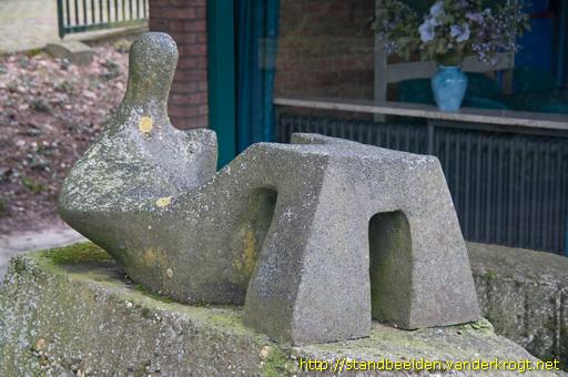 Axel -  Liggende figuur ('Venus') op vijverrand