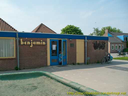 Sint Maartensdijk -  Vogel en vier kinderen