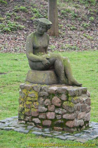 Veere -  Zittende vrouw
