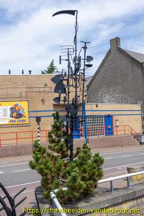 Boskoop -  Monument voor tuingereedschap