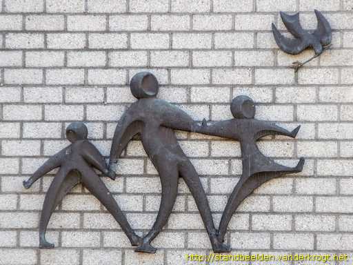 Zuidland -  Kinderen en duif