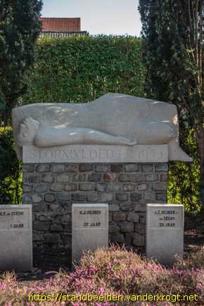 's-Gravendeel -  Watersnoodmonument