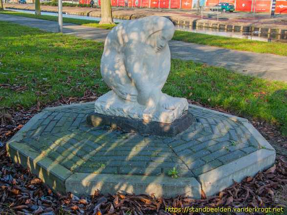Capelle aan den IJssel -  Knielend vrouwtje