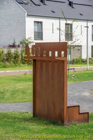 Capelle aan den IJssel -  De Rode beuk, met zitplek, boomhoogtemeter en idealenvenster