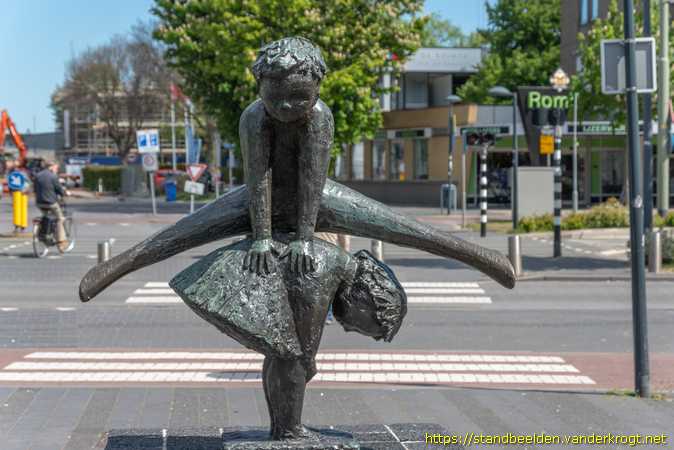 Delft -  Twee haasje-over spelende kinderen
