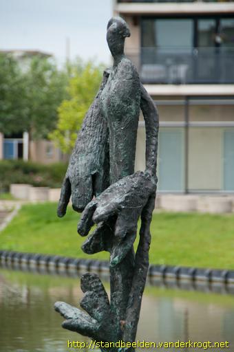 Delft -  Figuur in vijver