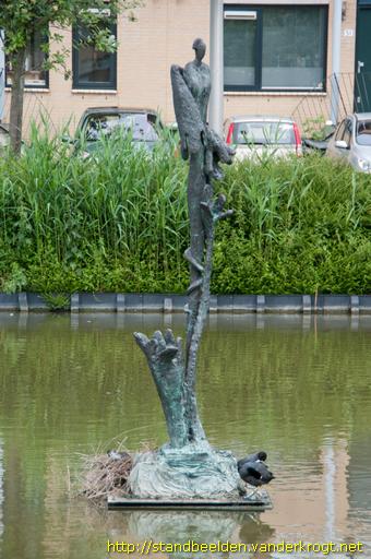 Delft -  Figuur in vijver