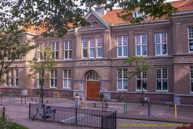 Delft -  Weesjongen en -meisje