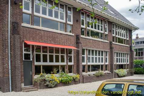 Delft - Onderwijzers en leerlingen