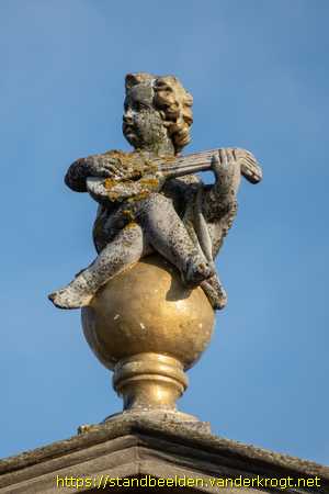 Delft - Putto met mandoline