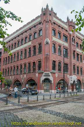 Den Haag -  Gevelsculpturen De Nederlanden van 1845