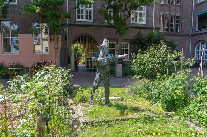 Den Haag -  Weer-of-geen-weerwolf in schaapskleren