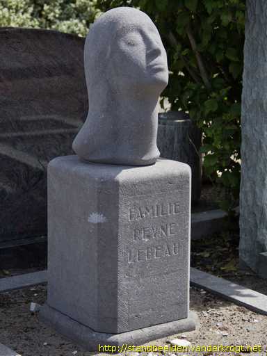 Den Haag -  Grafmonument Reyne-Lebeau