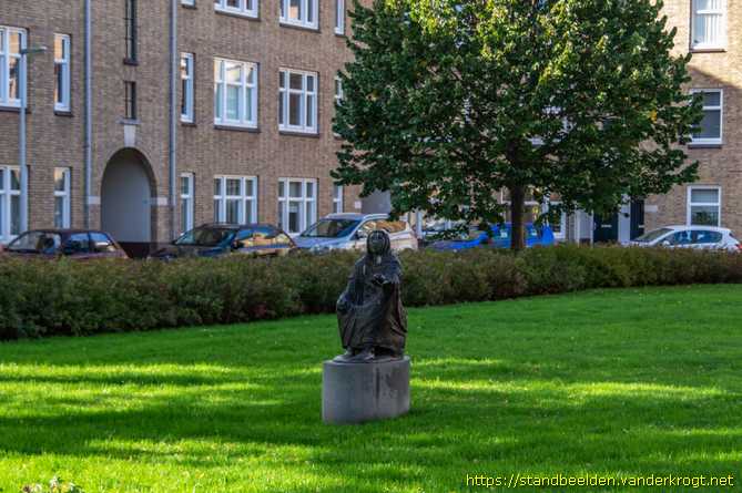 Den Haag -  Vrouwtje met appel