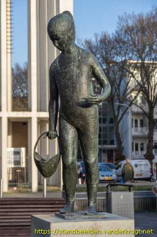 Den Haag -  Meisje met mandje