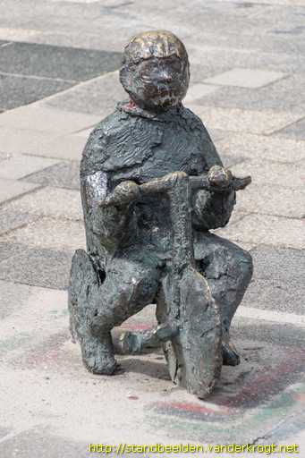 Den Haag -  Kleuter op driewieler