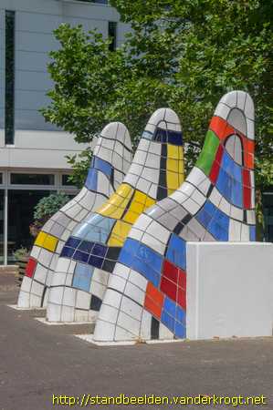 Den Haag -  Drie grote zittende figuren