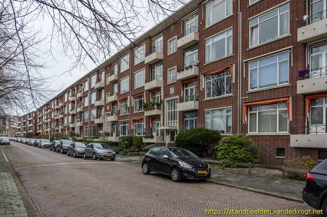 Den Haag -  Portiekdecoratie vogels en bloemen