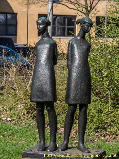 Den Haag -  Twee meisjes