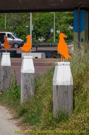 Den Haag -  Meeuwen op meerpalen