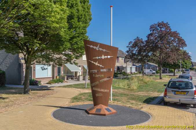 Giessenburg -  Vliegeniersmonument Giessenlanden