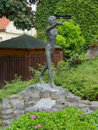 Stad aan 't Haringvliet -  Wijzende jongen