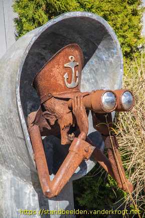 Middelharnis -  Zeeman met verrekijker