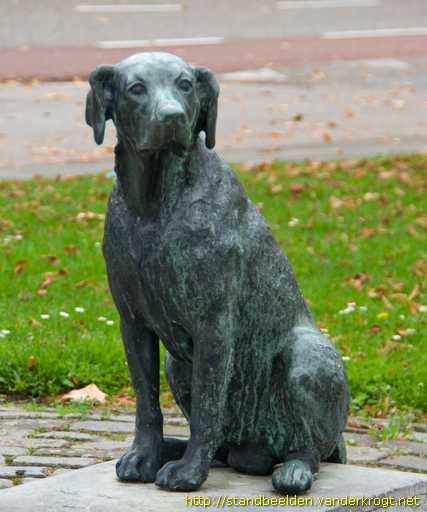 Gorinchem - Wachtende Hond