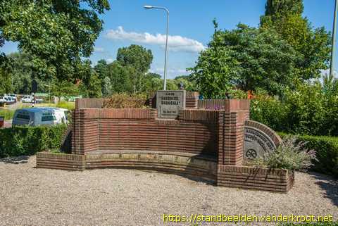 Gouda -  Gedenkbank Depot-wielrijders