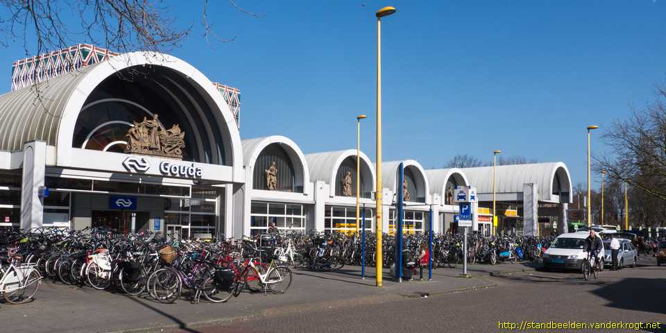 Gouda -  De Bestaansmiddelen en De Vier Industrieën van Gouda